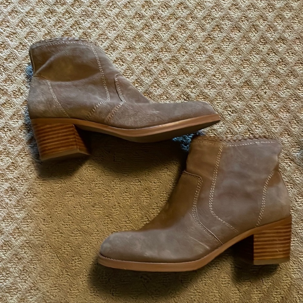 Tan booties. Size 9. VGUC